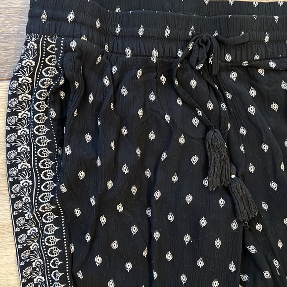 Old Navy Crop Pants - Picture 5 of 6